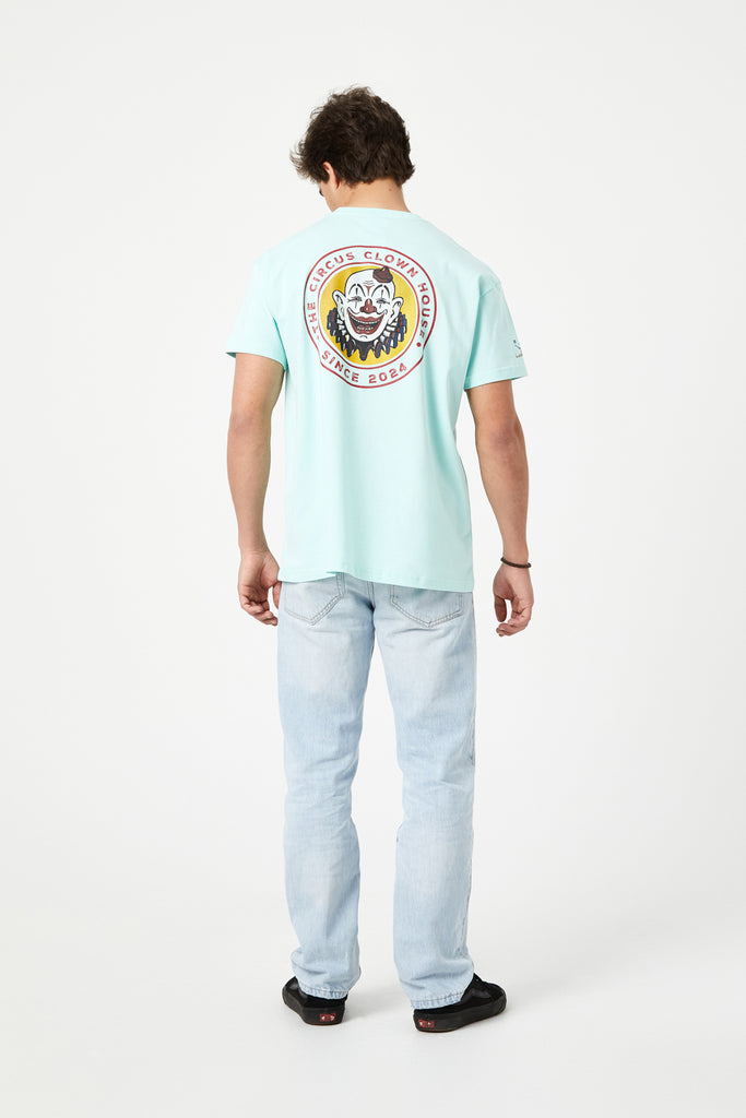 Camiseta Clown house mint de algodón orgánico unisex - espalda en modelo
