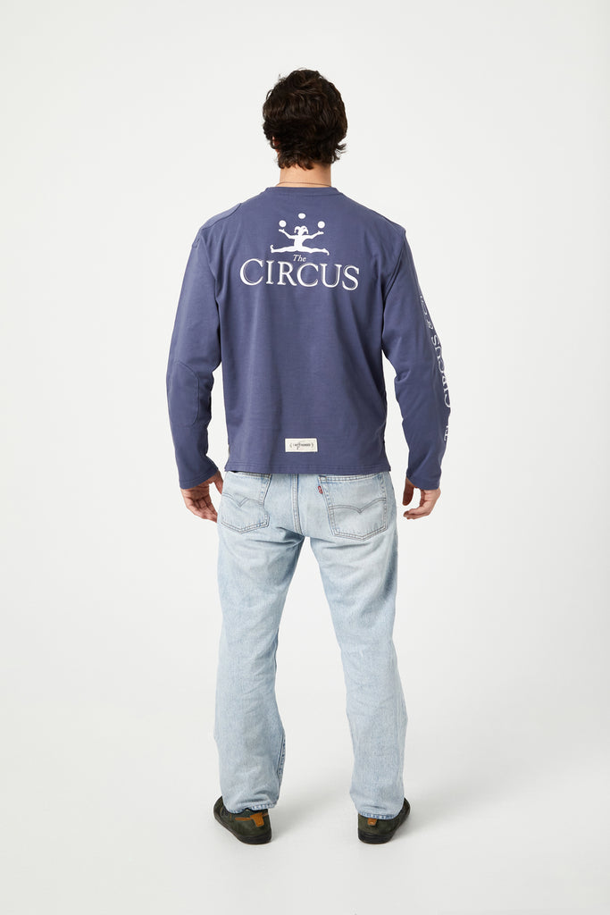 Sudadera The Circus&co azul petróleo oversize unisex de algodón - espalda en modelo