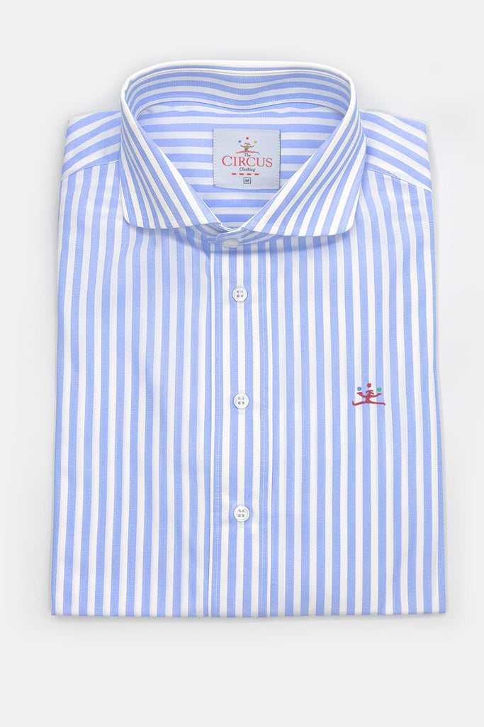 camisa rayas azul doblada