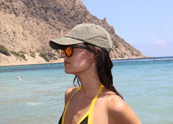 ipanema beach orange gafas -perfil 2 en modelo The Circus Clothing