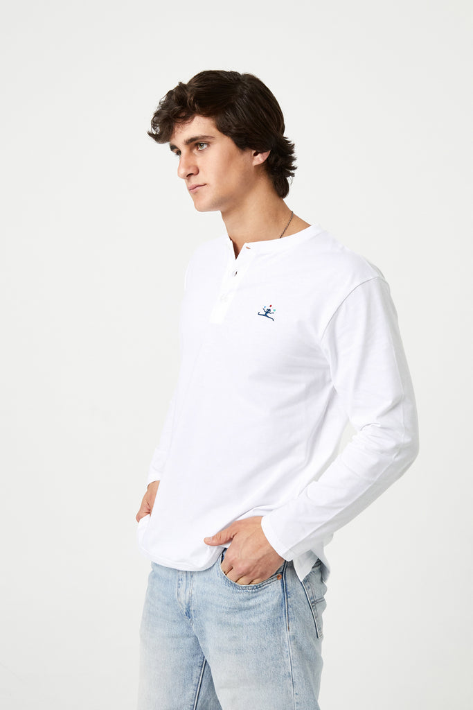camiseta panadera Blanca - frontal en modelo The Circus Clothing